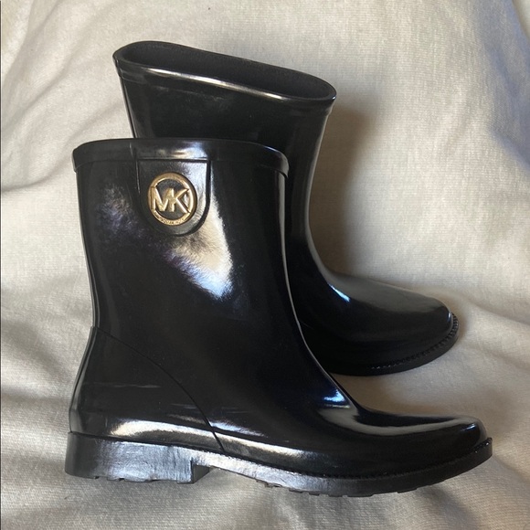 Michael Kors Glossy Black Boots with Gold Logo - Picture 1 of 7